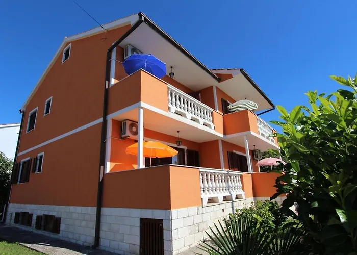 Miko مالينسكا